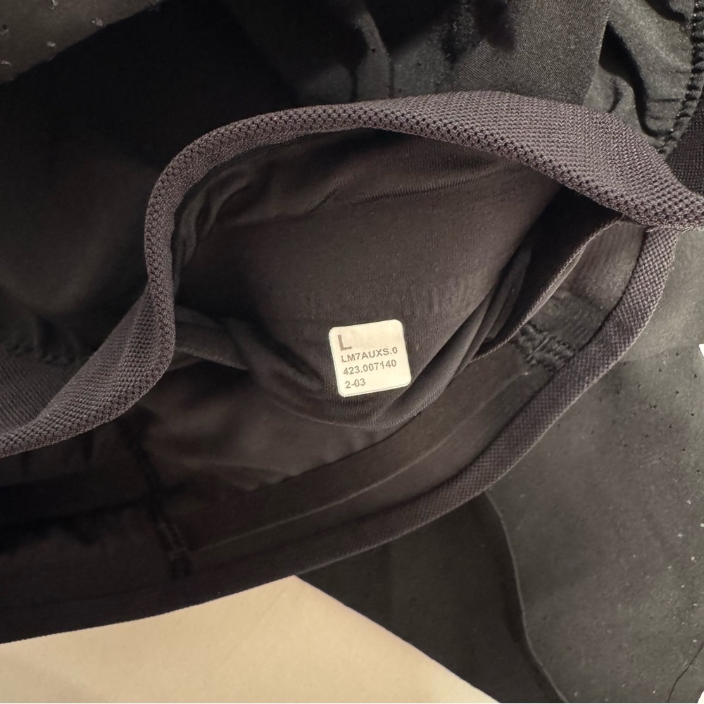 Men’s Black Lululemon Fast and Free running shorts size Large lined 3” - Picture 5 of 5